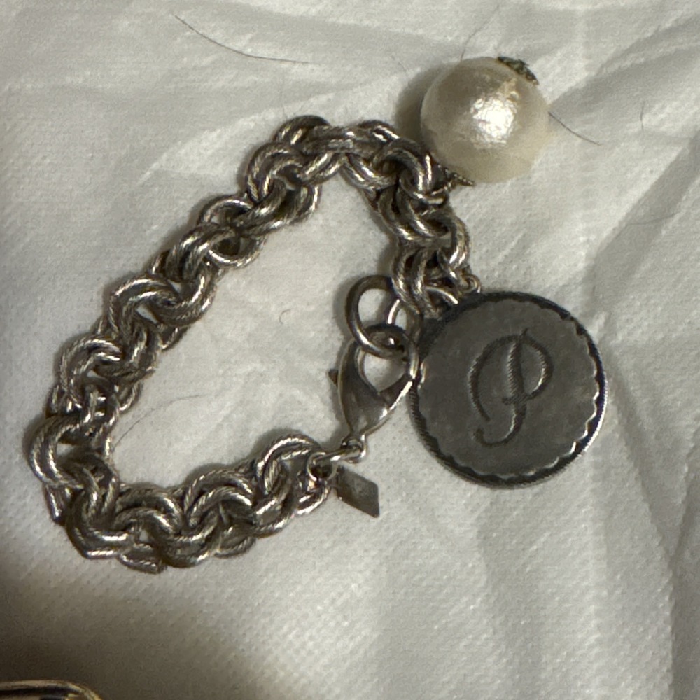 Vintage John Wind Signed Charm‎ Bracelet Big Faux Pearl & Letter P  Charms